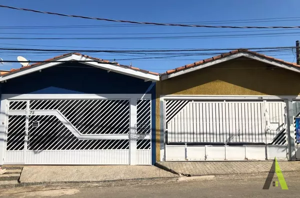 Casa Térrea  com Quintal Grande em bairro tradicional de São Roque!