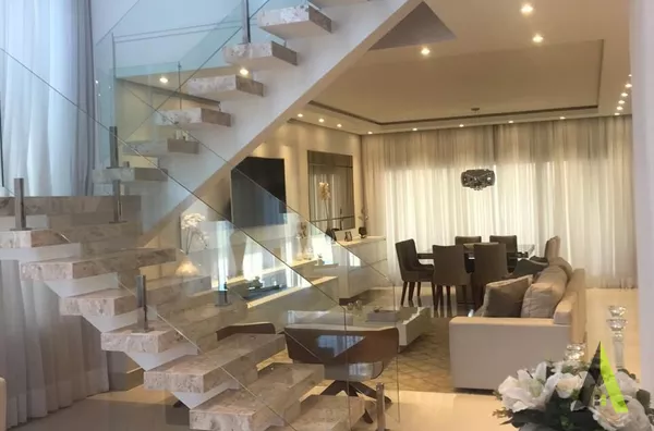 Casa em Condomínio Fechado Próximo ao Centro de São Roque! 