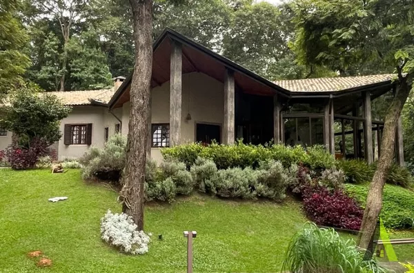 Chácara com Vista para Montanhas em Condomínio Fechado em São Roque!