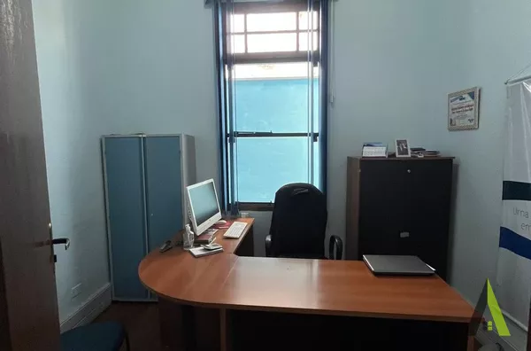  Sobrado no Centro de São Roque! 