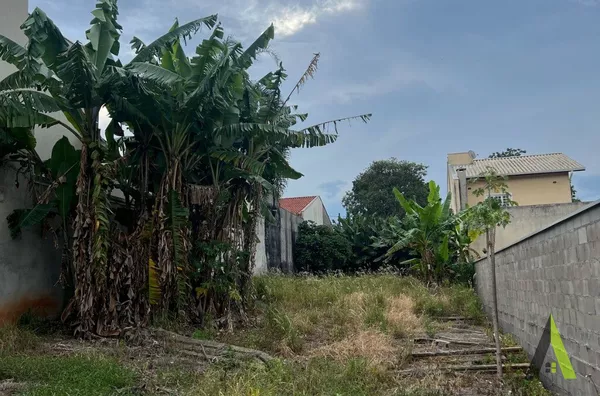 Terreno com Frente Para Duas Ruas em São Roque!
