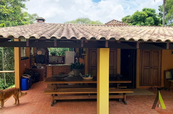 Sitio Avarandado com Horta Orgânica e Nascente de Água em São Roque!