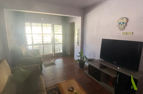 Casa Térrea Próxima ao Centro de São Roque! 