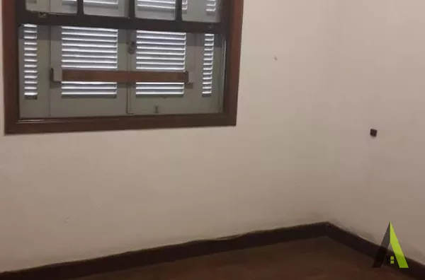 Casa Térrea no Centro de São Roque!