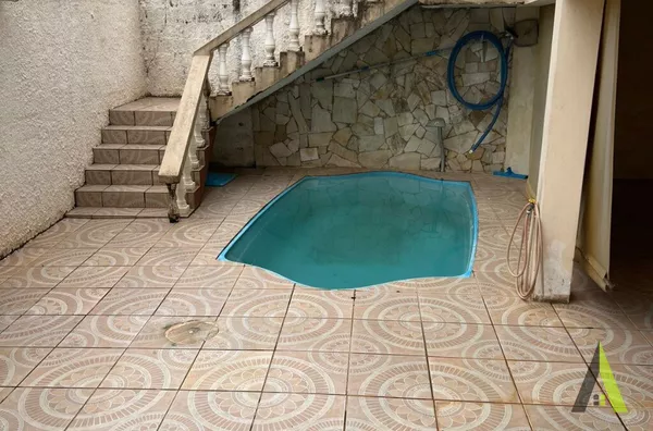 Casa Térrea em Bairro Tradicional em São Roque! 