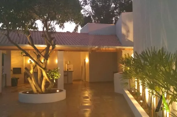 Casa com Espaço Gourmet Completo e Piscina em Mairique!