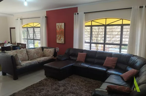 Sobrado Avarandado  em Bairro Tradicional de São Roque!