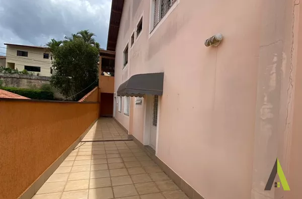 Sobrado em Bairro Tradicional São Roque!