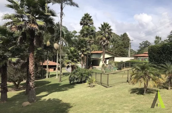 Chácara maravilhosa  com Piscina e canil em São Roque 