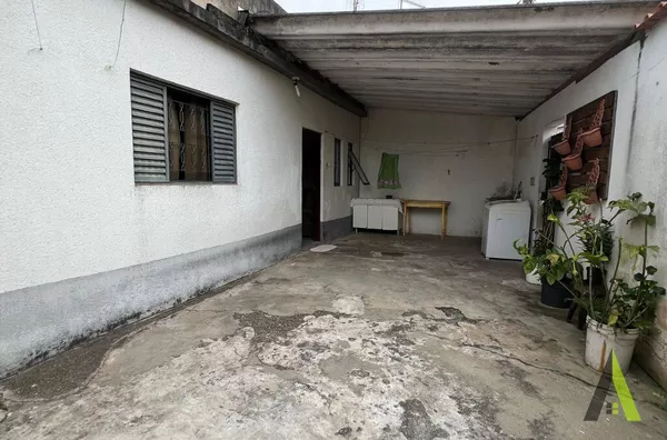 Casa Térrea em Bairro Tradicional! 