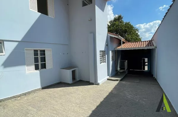 Casa com Área Gourmet  no Centro de São Roque! 