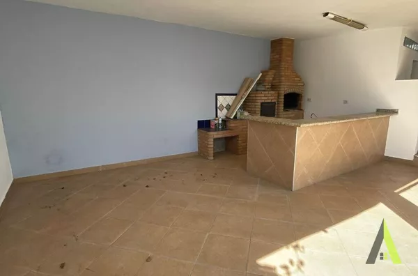 Casa com Área Gourmet  no Centro de São Roque! 