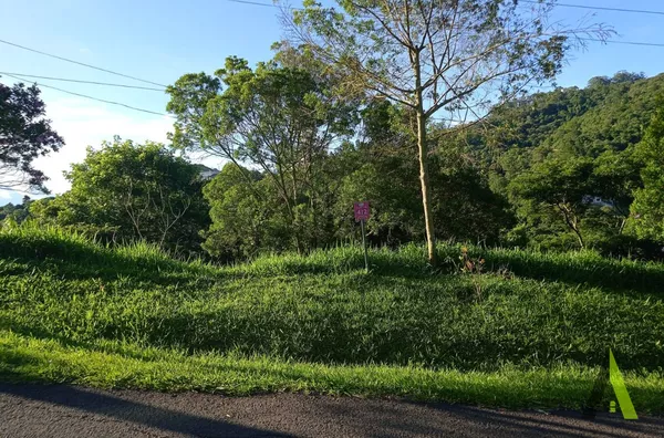 Terreno com Vista para Lago em Condomínio Fechado em São Roque!