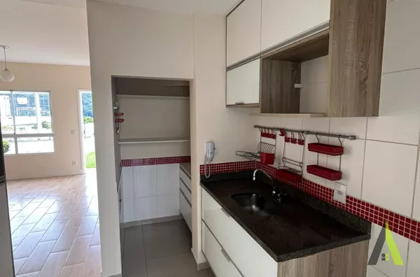 Casa em Condomínio Fechado em São Roque!