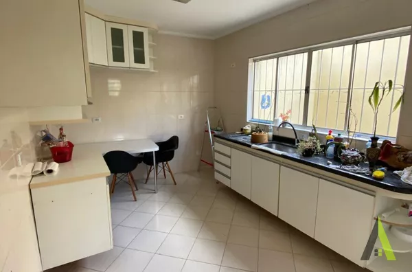 Casa em Bairro Tradicional em São Roque! 