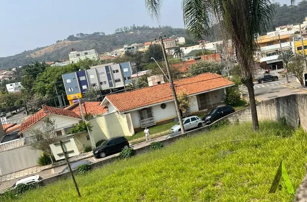 Terreno Pronto para Construir no Centro de São Roque!