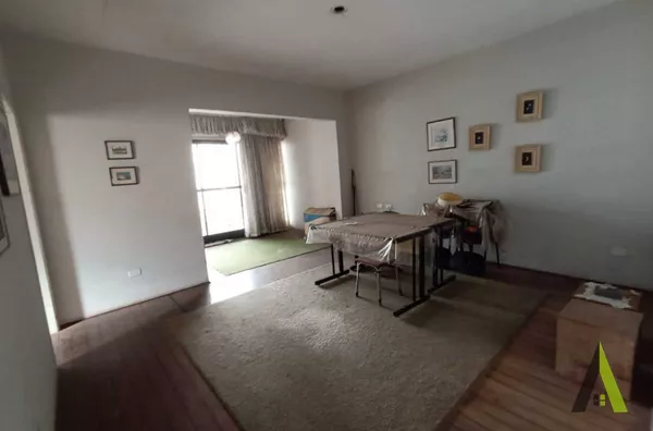 Casa Térrea no Centro de São Roque! 