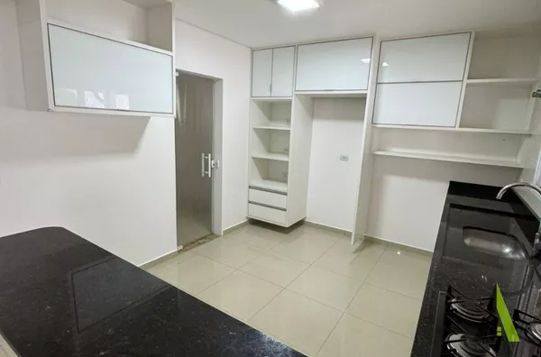 Sobrado Alto Padrão em Condomínio Fechado com Acabamento de Primeira em São Roque!