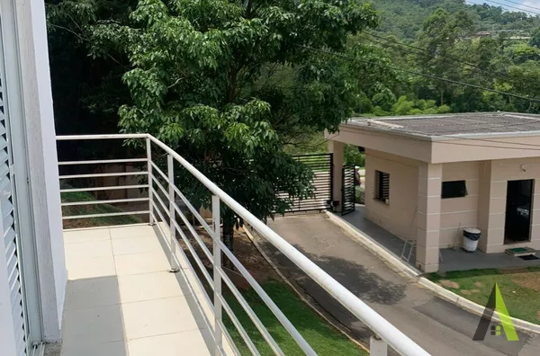 Casa Térrea em Condomínio Fechado de São Roque!