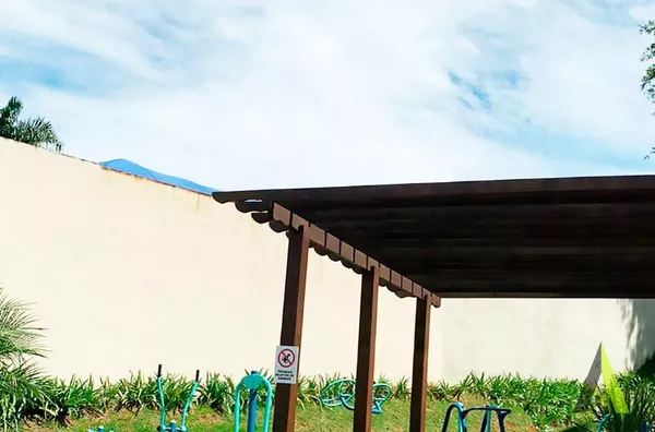 Sobrado com Excelente Acabamento em Condomínio Fechado de São Roque!