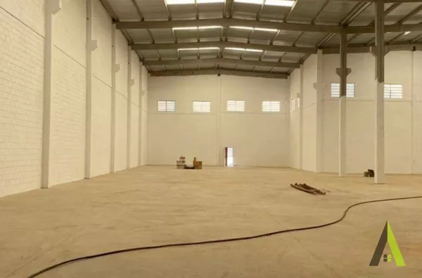 Galpão na Rodovia Presidente Castelo Branco!