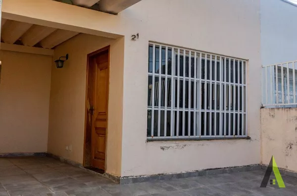 Casa Térrea no Centro de São Roque! 