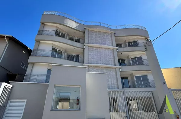 Apartamento com Varanda em Bairro Tradicional de São Roque!
