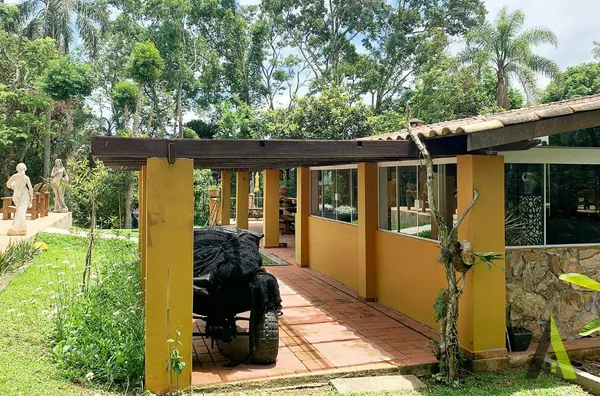 Sitio Avarandado com Horta Orgânica e Nascente de Água em São Roque!