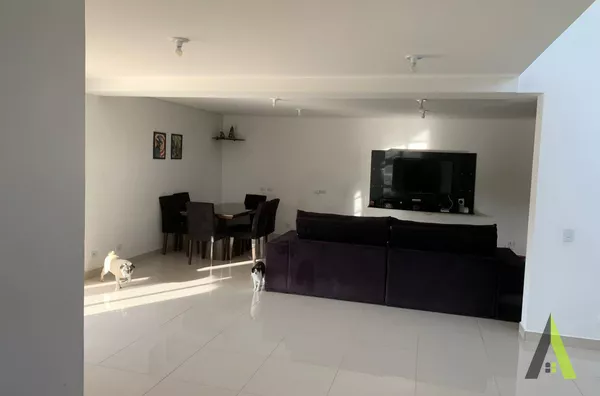 Casa de Alto Padrão em Condomínio Fechado Rodeado de muito Verde em  São Roque!