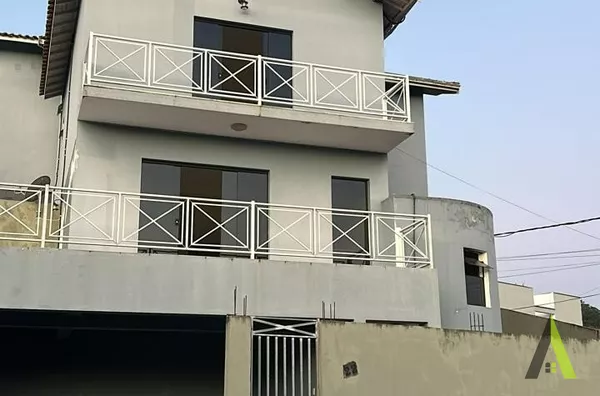  Casa com Piscina em Condomínio Fechado de São Roque! 