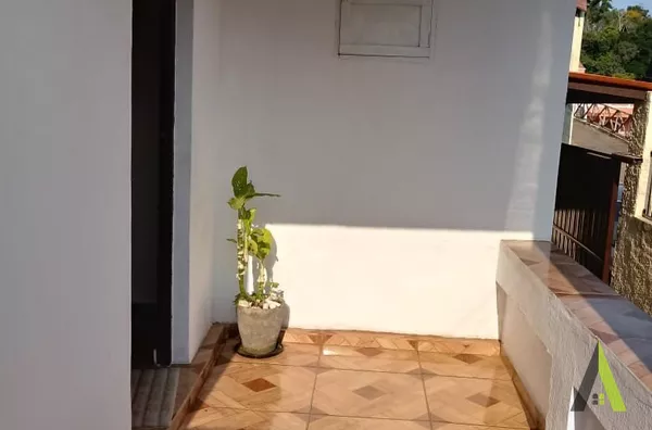 Duas Casas no Centro de Mailasqui! 