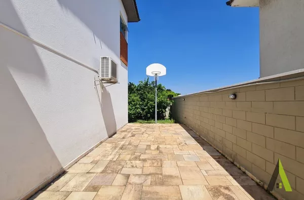 Casa em Condomínio no Alpha 5 Alphaville! 