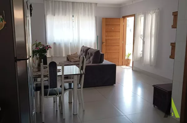 Casa Térrea em Avenida Comercial de São Roque!