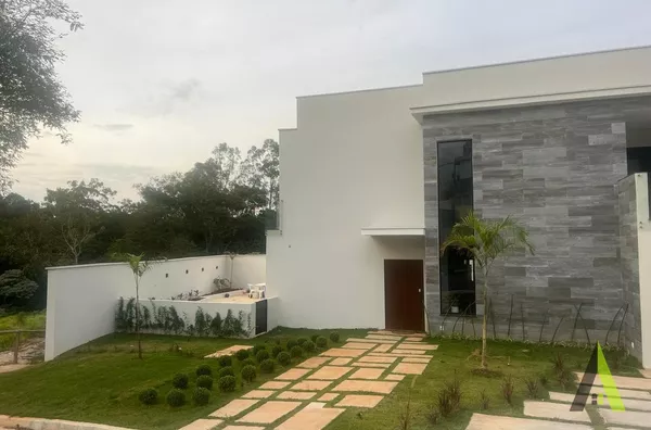 Casa de Alto Padrão em Condomínio Fechado Rodeado de muito Verde em  São Roque!