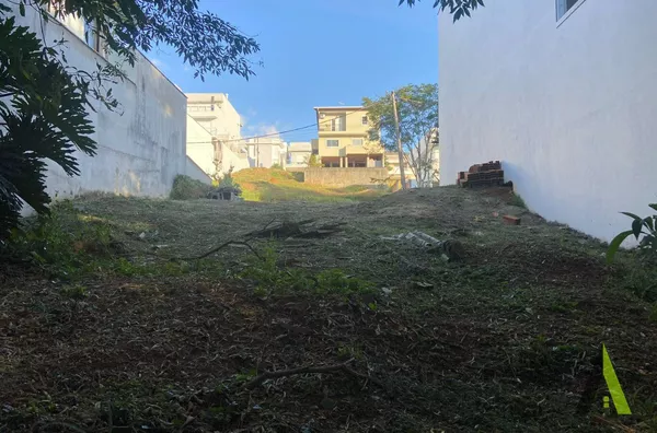 Terreno em Condomínio Fechado!