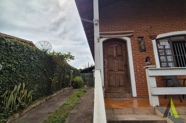 Casa Térrea com Área Gourmet em São Roque! 