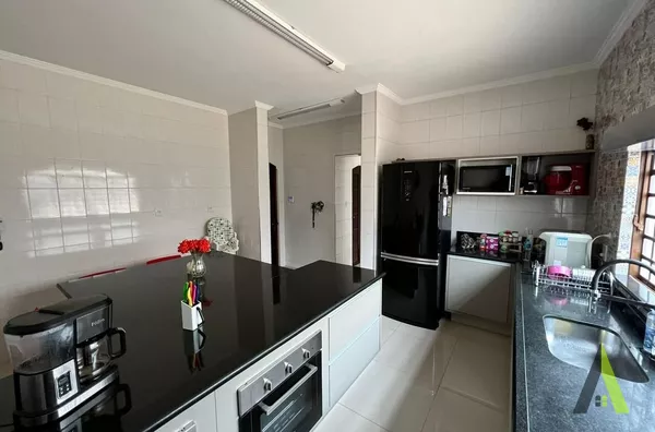 Sobrado em Bairro Nobre de São Roque!