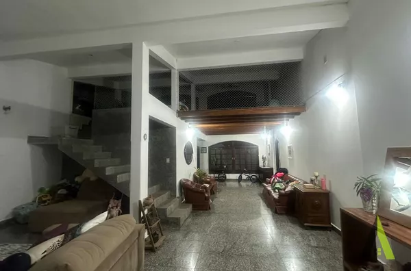 Casa Disponível para Locação em São Roque! 