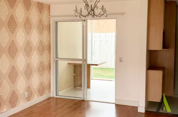 Casa em Condomínio Fechado, Rica em Armários Planejados em São Roque!