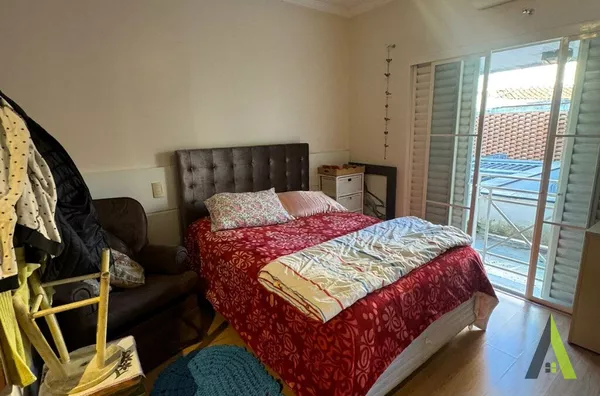 Sobrado para venda em bairro tradicional em São Roque!