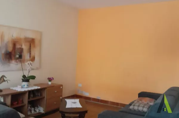 Casa Térrea com Amplo Quintal em São Roque! 