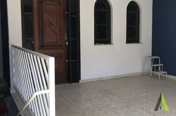 Casa Térrea  com Quintal Grande em bairro tradicional de São Roque!