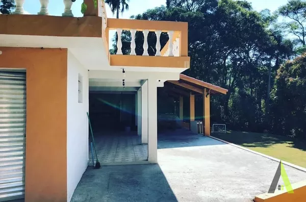 Chácara Rodeada de Muito Verde em São Roque!