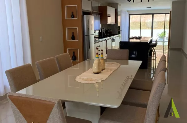 Casa de Alto Padrão em Condomínio Fechado Rodeado de muito Verde em  São Roque!