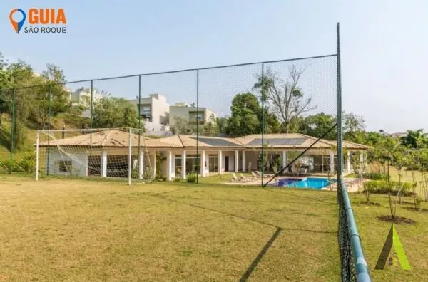 Sobrado em Condomínio Fechado de Alto Padrão com Área Verde em São Roque!