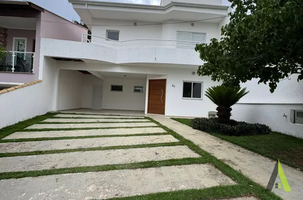 Sobrado Alto Padrão em Condomínio Fechado com Acabamento de Primeira em São Roque!