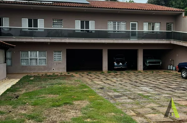 Ampla Casa em Condomínio Condomínio Fechado em São Roque!  