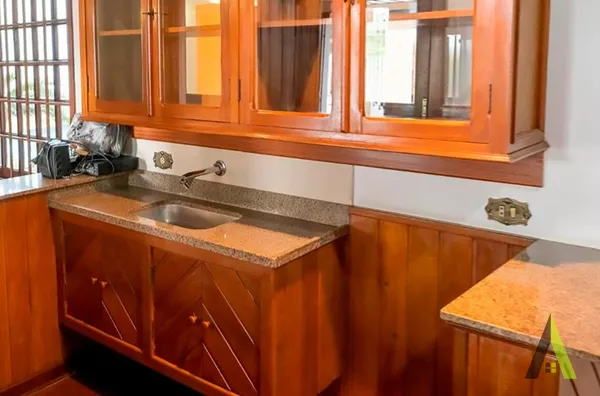 Sobrado de Alto Padrão com Atelier Avarandado e Linda Vista no Coração de São Roque!