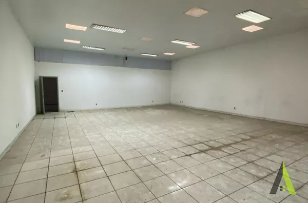 Ponto Comercial no Centro de São Roque! 
