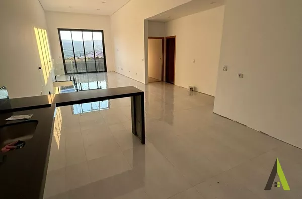 Casa em Condomínio Fechado em São Roque!